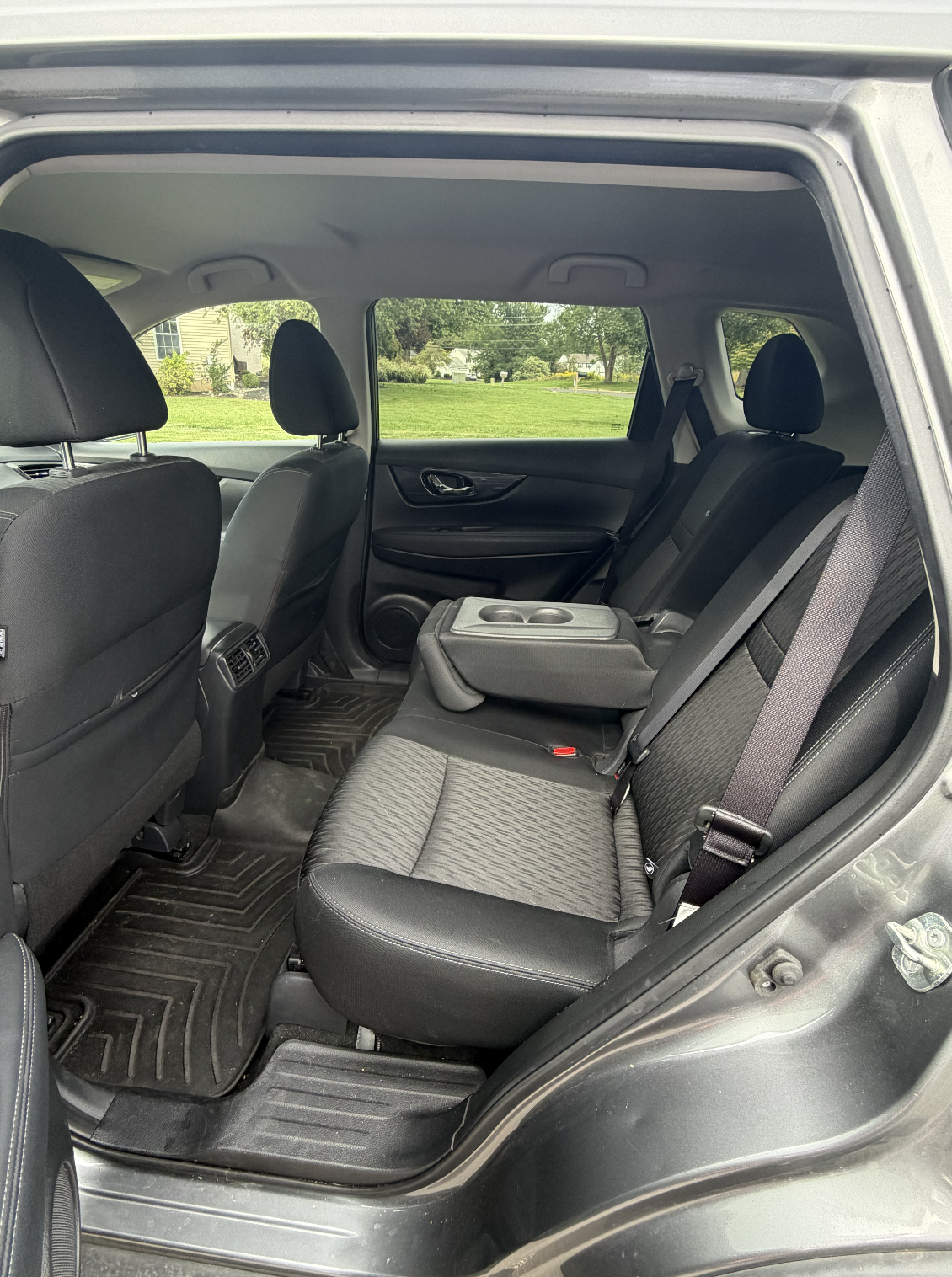 Used 2018 Nissan Rogue SV AWD/4WD image 2