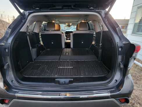 Used 2020 Toyota Highlander Platinum image 10