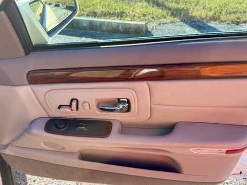 Used 1999 Cadillac De Ville Sedan w/ Comfort/Convenience Pkg image 16