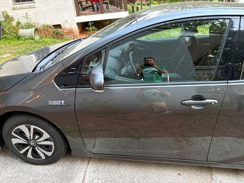 Used 2017 Toyota Prius Prime Premium image 12