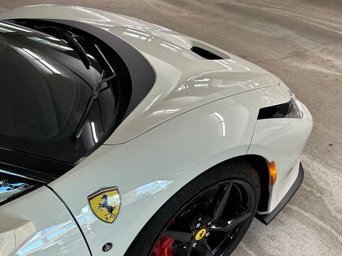 Used 2022 Ferrari F8 Tributo RWD image 5