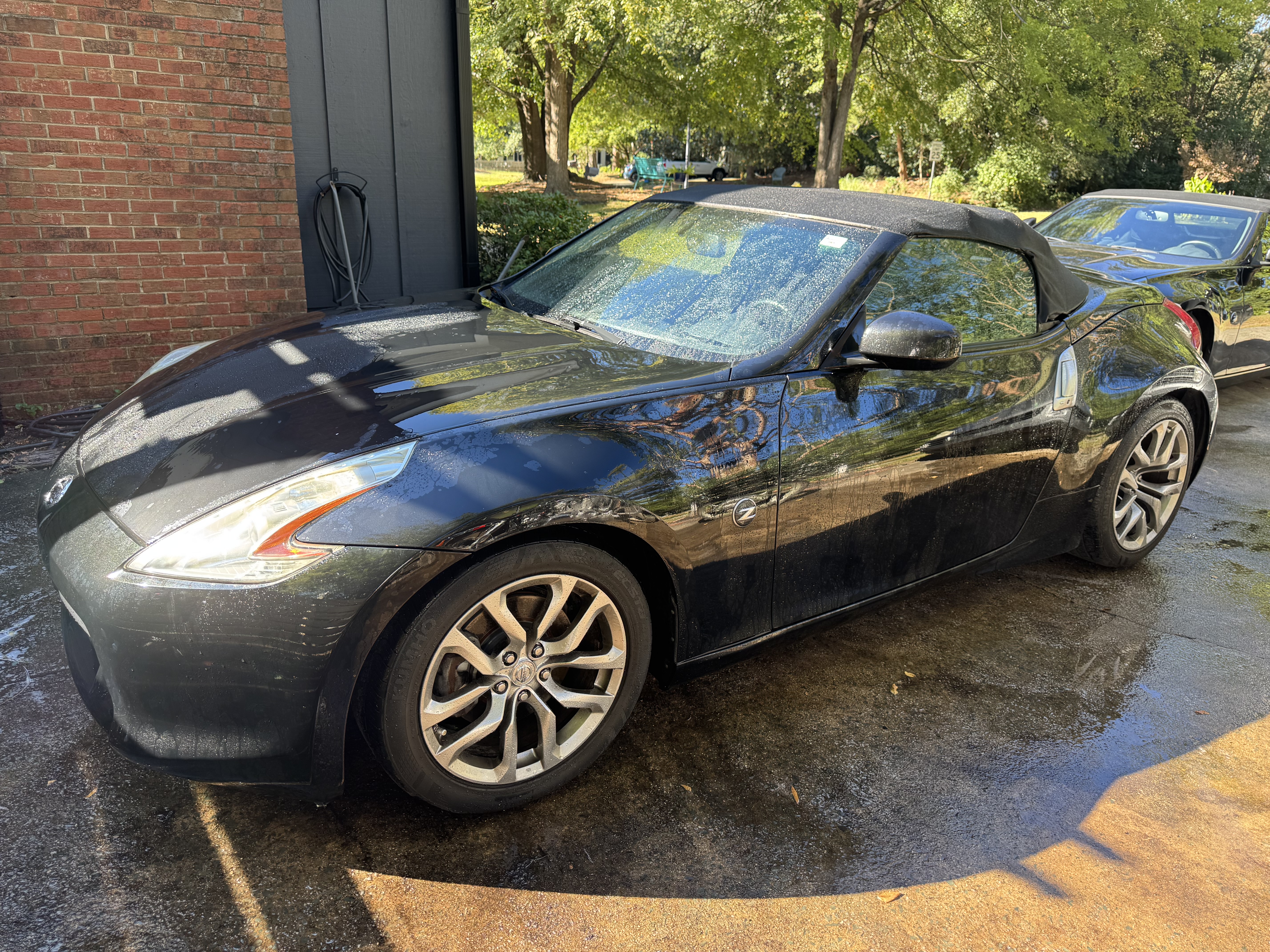 Used 2011 Nissan 370Z Touring RWD image 2