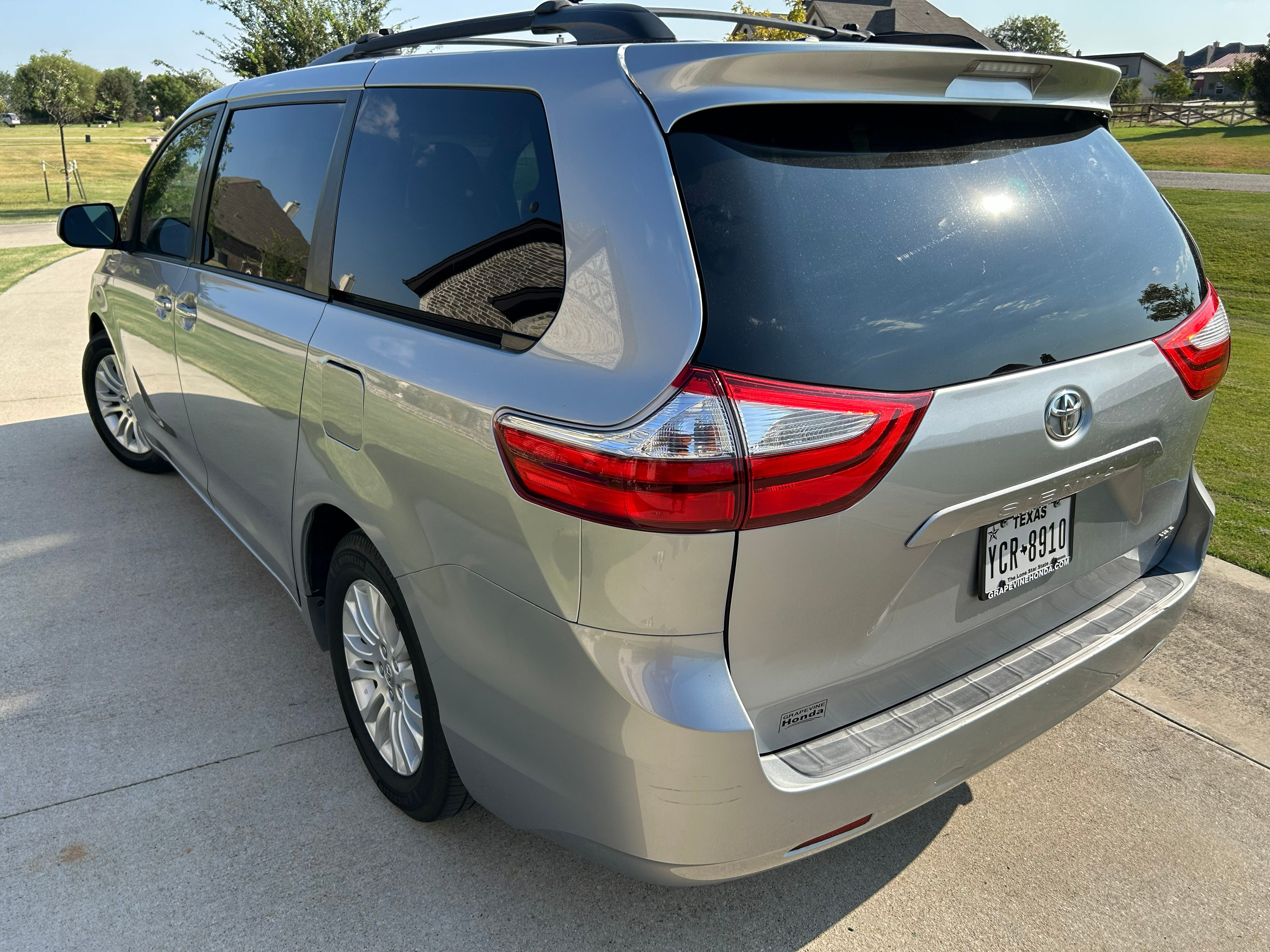 Used 2015 Toyota Sienna XLE FWD image 6