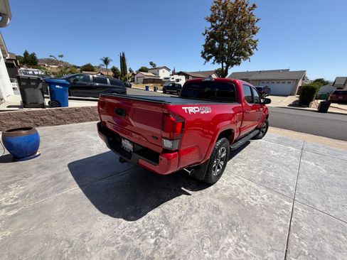 Used 2019 Toyota Tacoma TRD Sport w/ TRD Premium Sport Package image 8