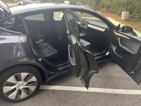 Used 2024 Tesla Model Y Long Range image 8