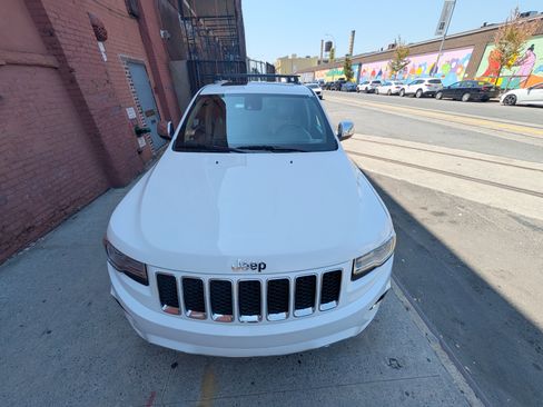 Used 2015 Jeep Grand Cherokee Overland w/ Advanced Technology Group AWD/4WD image 4