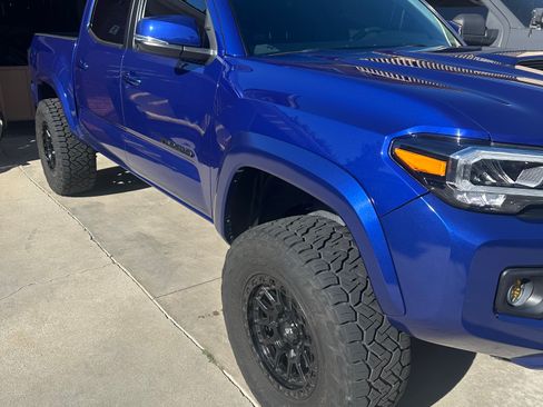 Used 2023 Toyota Tacoma TRD Sport AWD/4WD image 4