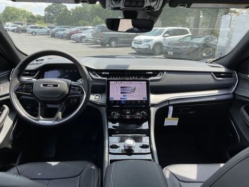 Used 2023 Jeep Grand Cherokee Overland image 10