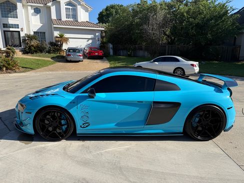 Used 2017 Audi R8 V10 plus AWD/4WD image 2