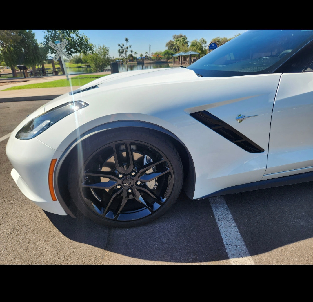 Used 2019 Chevrolet Corvette Stingray Coupe w/ 1LT RWD image 2