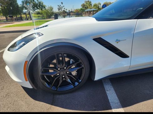 Used 2019 Chevrolet Corvette Stingray Coupe w/ 1LT RWD image 2