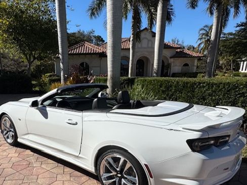 Used 2021 Chevrolet Camaro LT w/ LPO, Ground Effects Package image 10