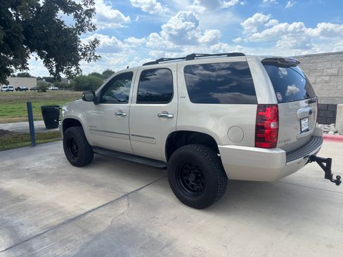 Used 2010 Chevrolet Tahoe LTZ image 2