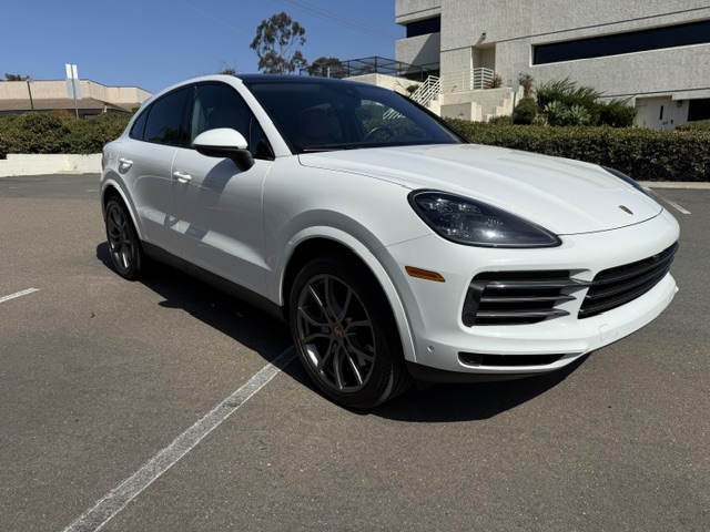Used 2022 Porsche Cayenne Platinum Edition AWD/4WD image 2