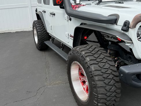 Used 2022 Jeep Wrangler Unlimited Rubicon w/ Steel Bumper Group AWD/4WD image 4
