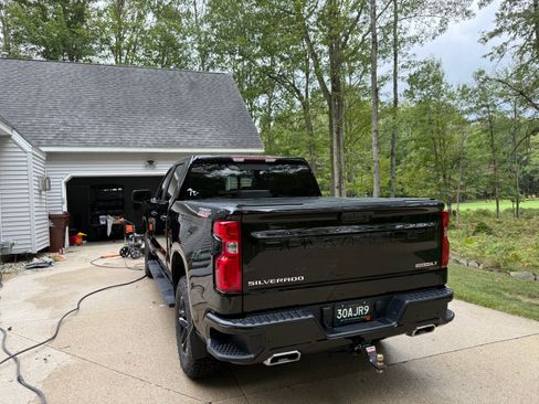 Used 2022 Chevrolet Silverado 1500 LT Trail Boss w/ LT Trail Boss Premium Package image 2