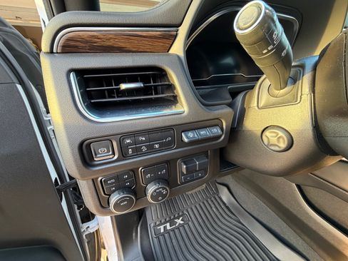 Used 2022 Chevrolet Tahoe Premier w/ Premium Package image 4