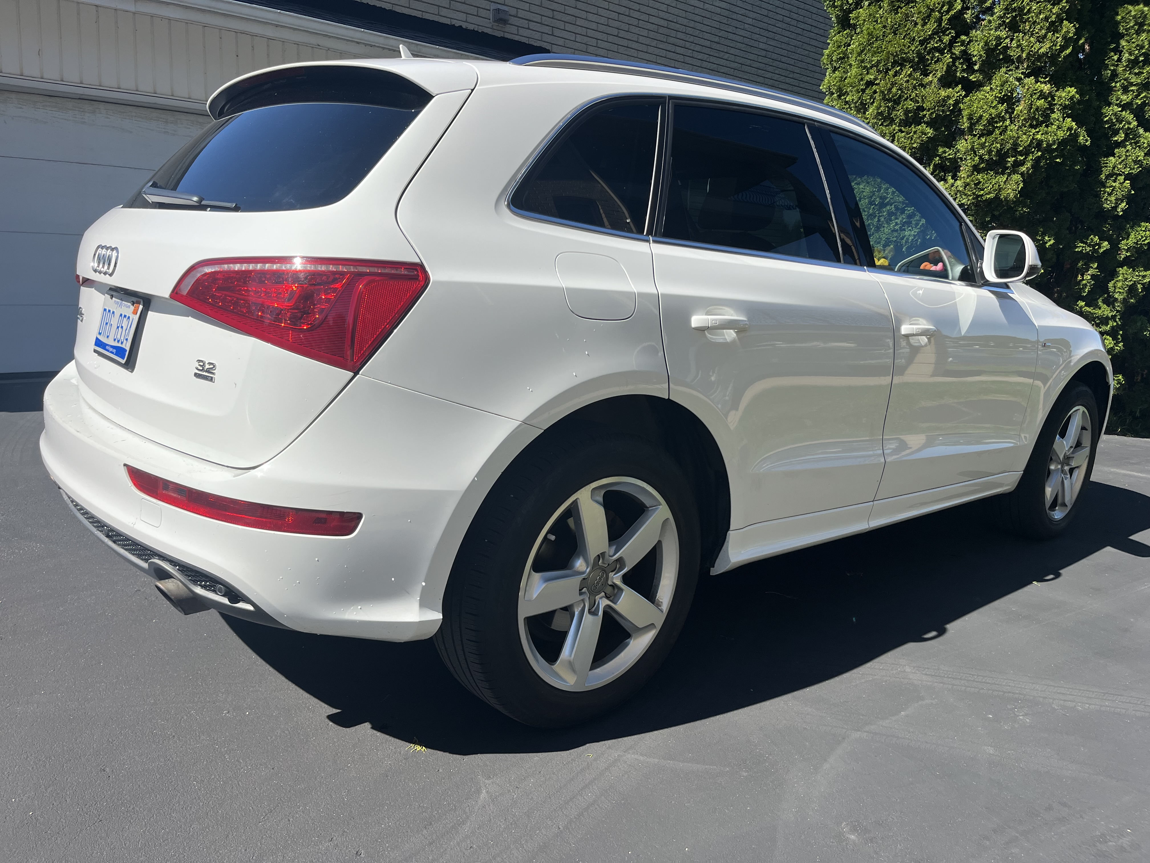 Used 2012 Audi Q5 3.2 Premium Plus w/ Audi MMI Navigation Plus Pkg AWD/4WD image 4