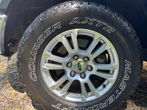 Used 2015 Ford F150 Lariat w/ Equipment Group 501A Mid image 4