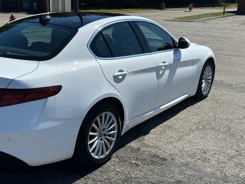 Used 2021 Alfa Romeo Giulia Sprint w/ Sun & Sound Package image 4