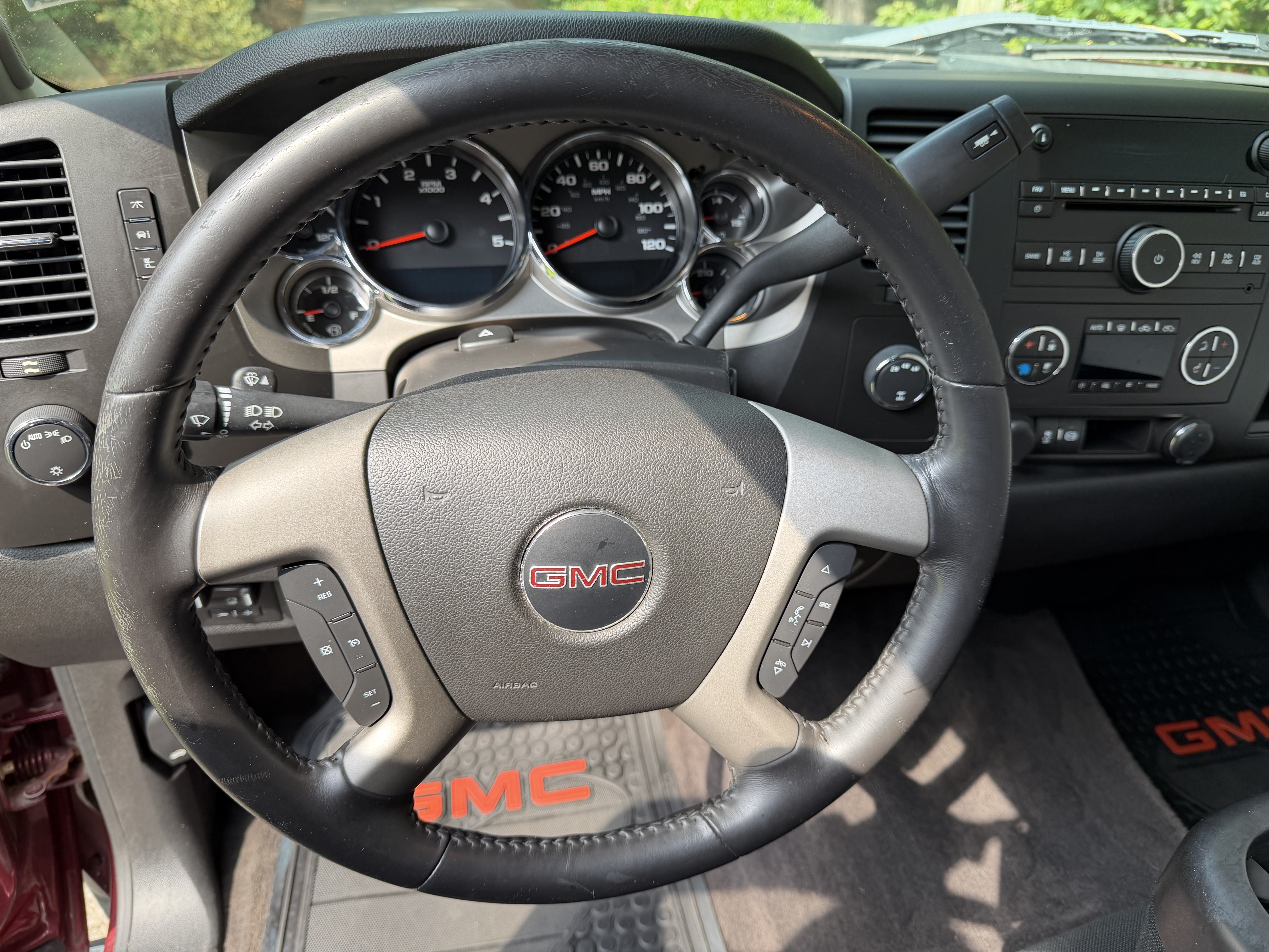 Used 2014 GMC Sierra 2500 SLE w/ SLE Preferred Package AWD/4WD image 17