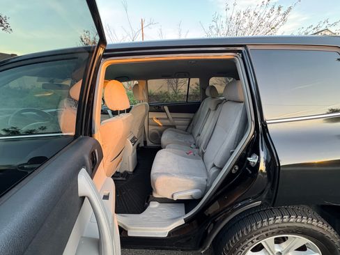 Used 2011 Toyota Highlander 2WD image 11