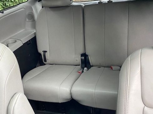 Used 2015 Toyota Sienna Limited image 8