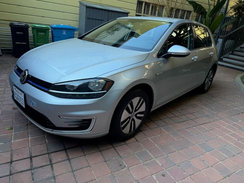 Used 2019 Volkswagen e-Golf SE w/ Driver Assistance Package image 1
