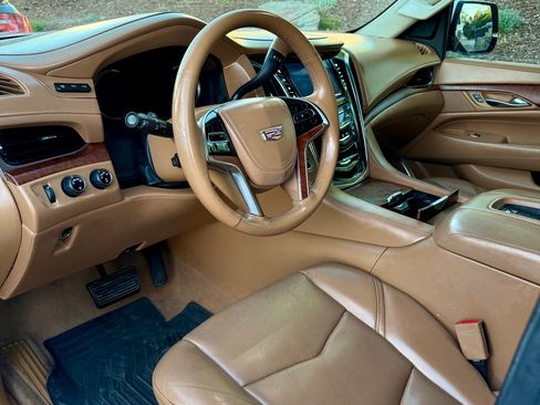 Used 2016 Cadillac Escalade Platinum AWD/4WD image 9