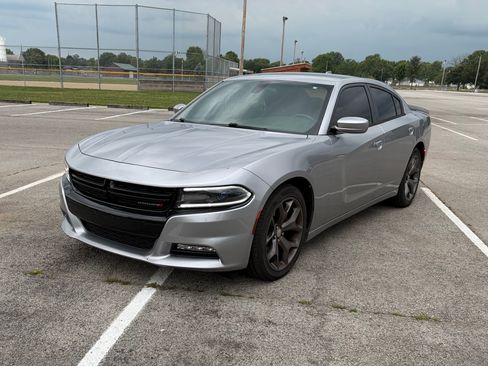 Used 2015 Dodge Charger SXT w/ Driver Confidence Group RWD image 1