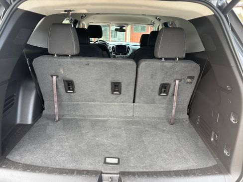 Used 2019 Chevrolet Traverse LT FWD image 9