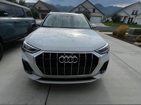 Used 2019 Audi Q3 2.0T Premium Plus w/ Premium Plus Package AWD/4WD image 4