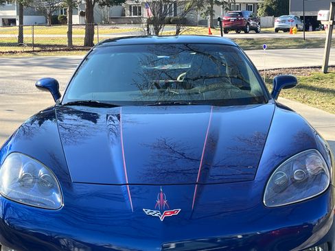 Used 2007 Chevrolet Corvette Coupe w/ Performance Package image 4