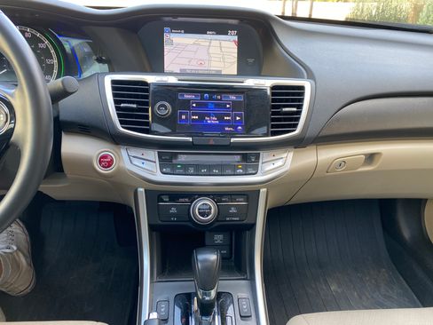 Used 2015 Honda Accord Touring image 9