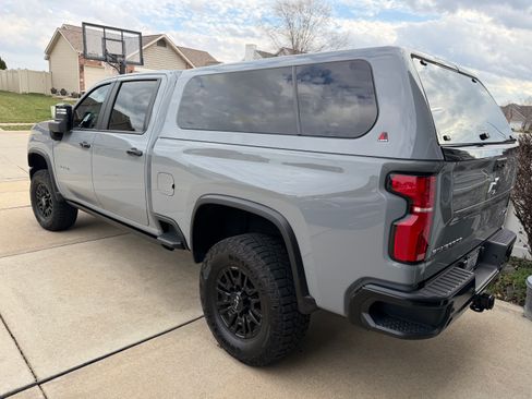 Used 2025 Chevrolet Silverado 2500 ZR2 w/ Technology Package image 2