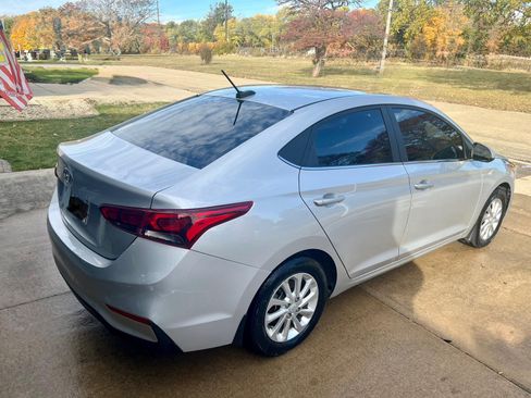 Used 2022 Hyundai Accent FWD image 2