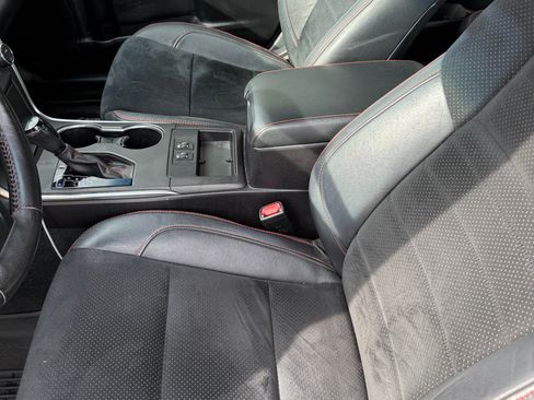 Used 2016 Toyota Camry XSE w/ Moonroof Package image 5