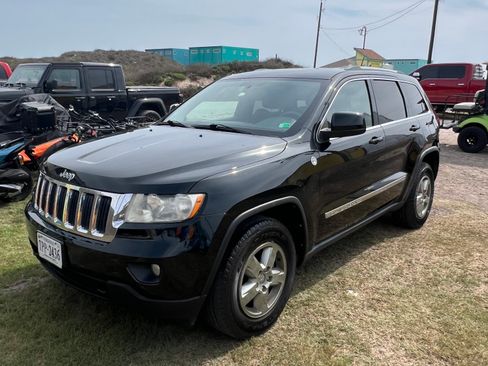 Used 2012 Jeep Grand Cherokee Laredo w/ Laredo E Group image 4