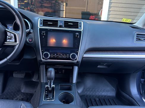 Used 2018 Subaru Outback 2.5i Limited image 9