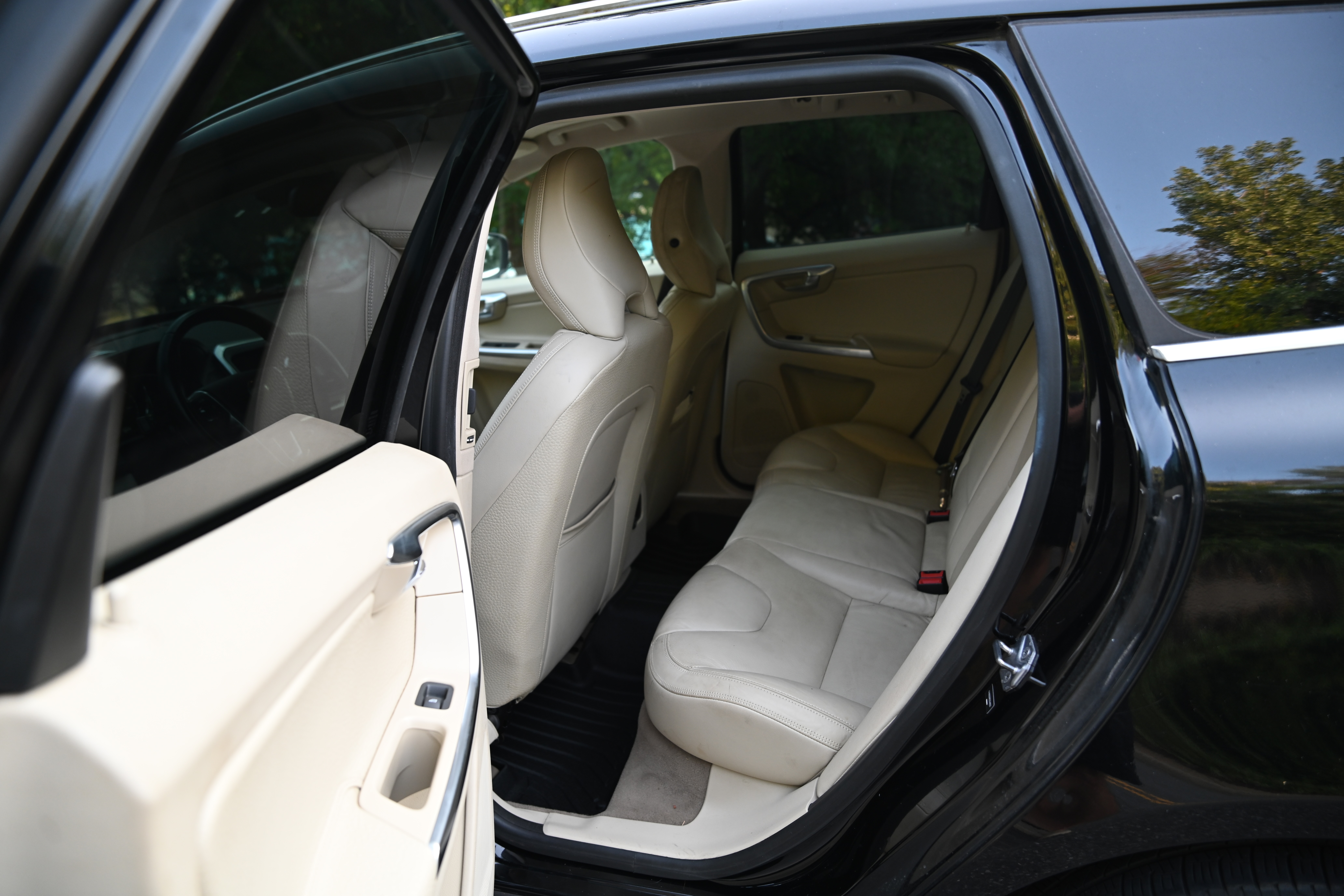 Used 2014 Volvo XC60 T6 AWD/4WD image 13