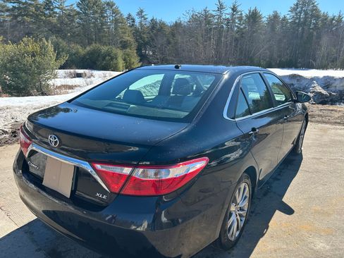 Used 2017 Toyota Camry XLE w/ Moonroof Package image 2