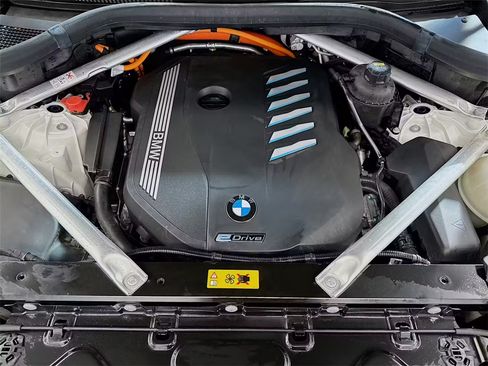 Used 2023 BMW X5 xDrive45e image 9