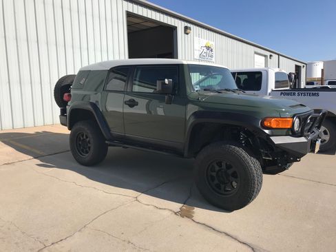 Used 2010 Toyota FJ Cruiser 4WD image 11