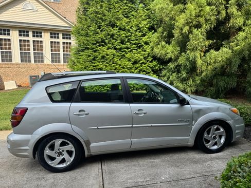 Used 2004 Pontiac Vibe GT w/ Moon And Tunes Value Package FWD image 5