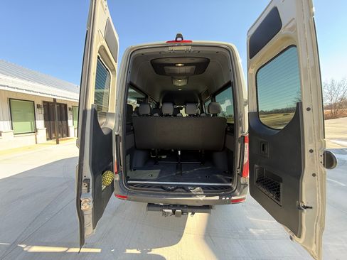 Used 2024 Mercedes-Benz Sprinter 2500 image 5