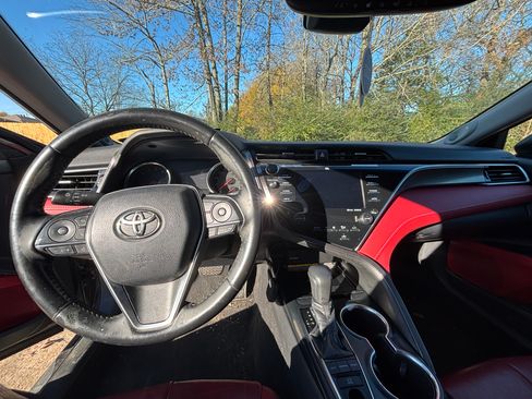 Used 2018 Toyota Camry XSE image 13