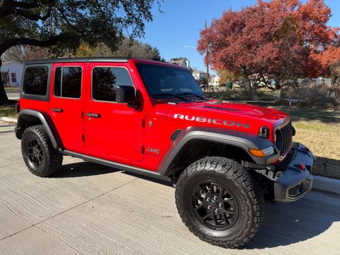 Used 2024 Jeep Wrangler Unlimited Rubicon w/ Technology Group image 14