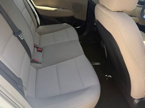 Used 2020 Hyundai Elantra SE FWD image 11