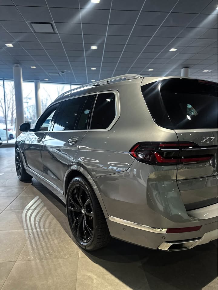Used 2025 BMW X7 xDrive40i AWD/4WD image 5