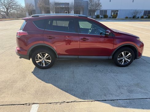 Used 2018 Toyota RAV4 XLE w/ Plus Extra Value Package image 4